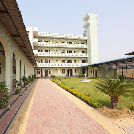 Hotel O Radhika Resort Кота Екстер'єр фото